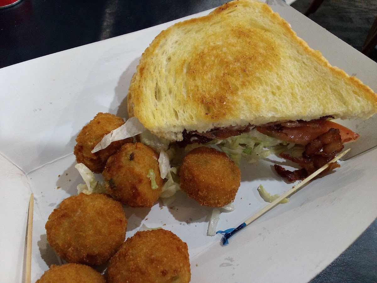 Billy Burgers Drive Inn - Photo 9
