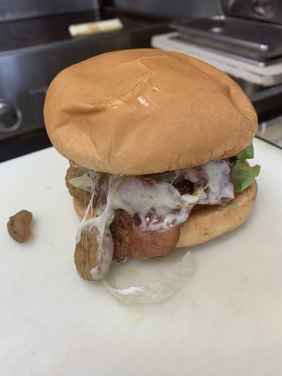 Billy Burgers Drive Inn - Photo 2