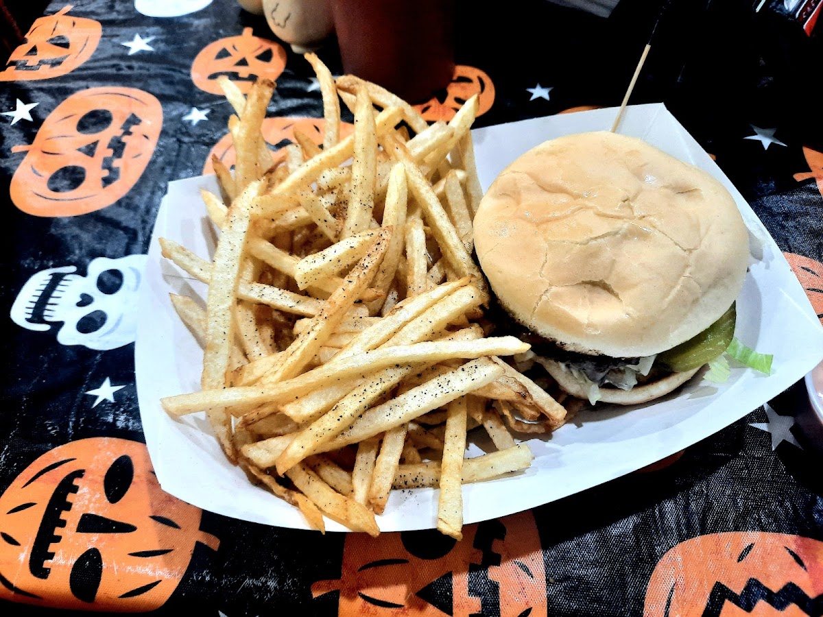 Billy Burgers Drive Inn - Photo 5