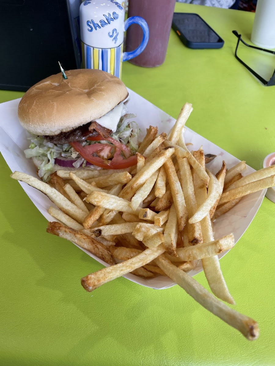 Billy Burgers Drive Inn - Photo 7