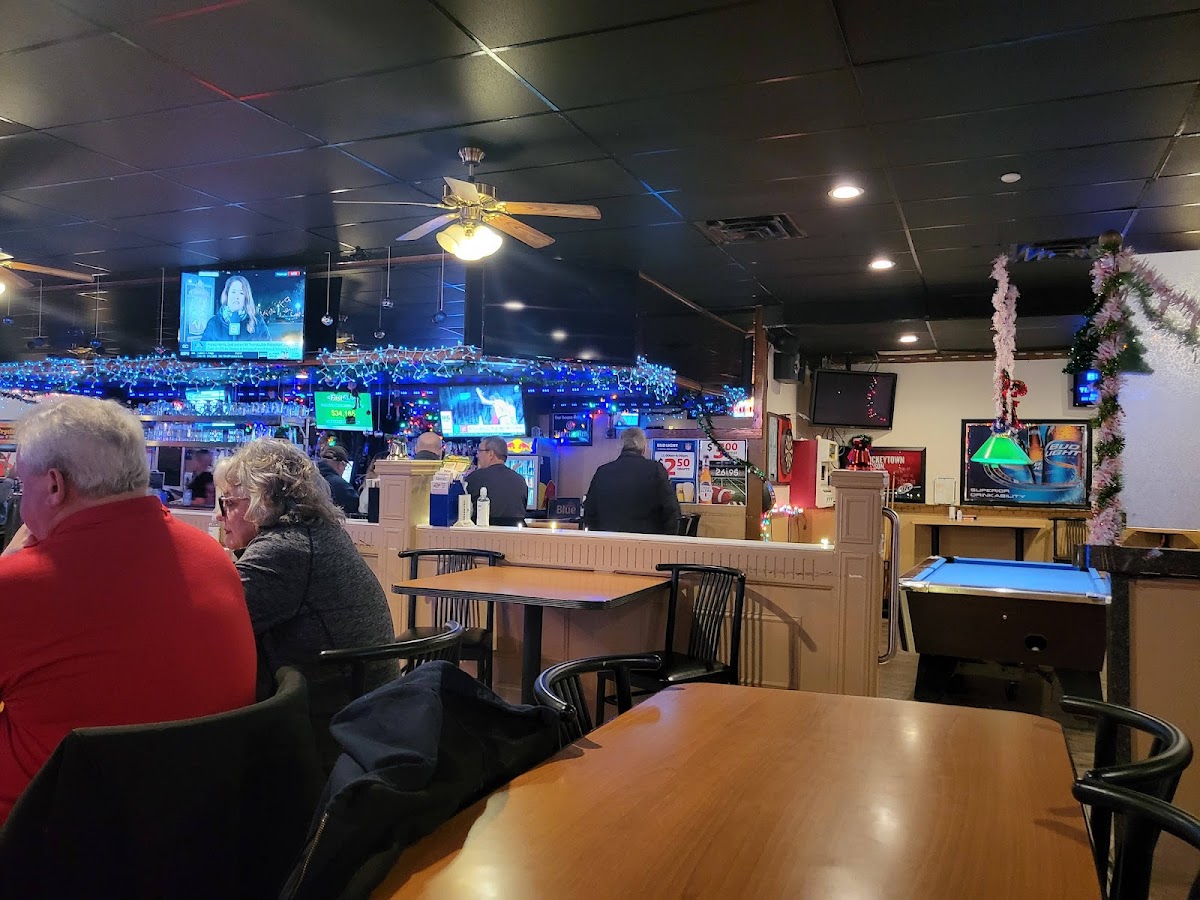 Crystal Bar & Grill - Photo 3