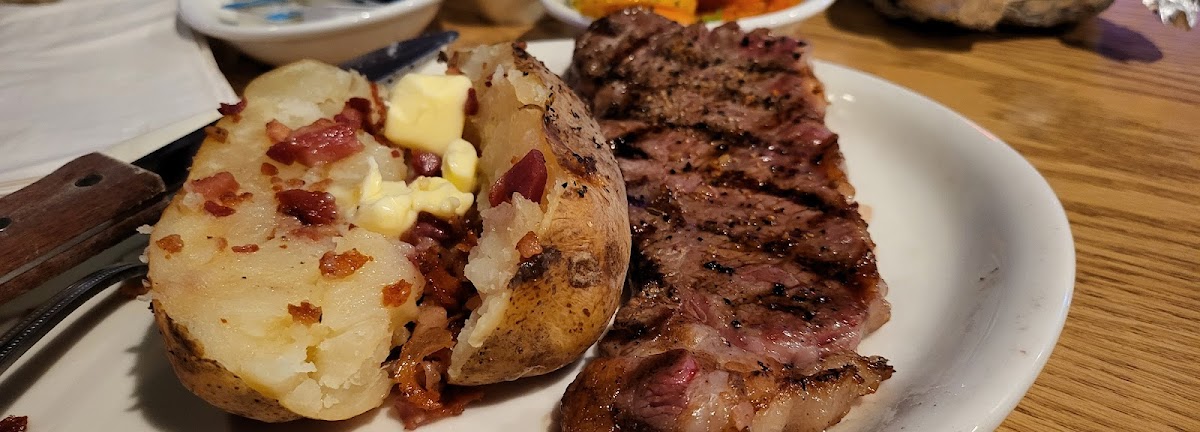 Crystal Bar & Grill - Photo 4