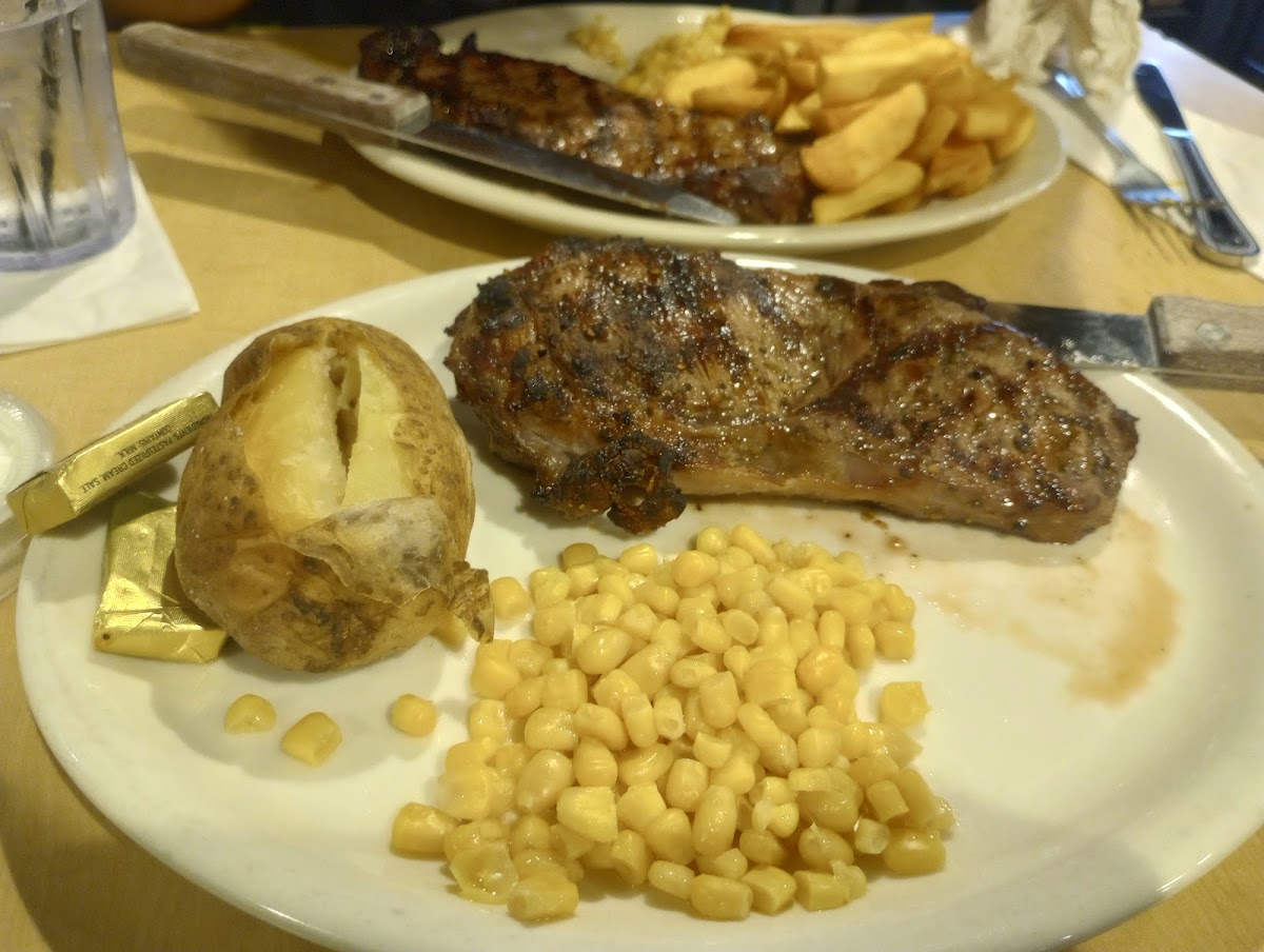 Crystal Bar & Grill - Photo 5