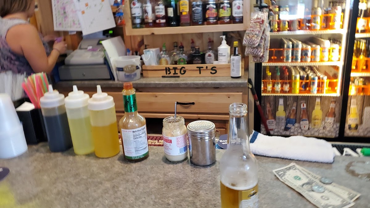 Big T's Saloon & Dive Bar - Photo 6
