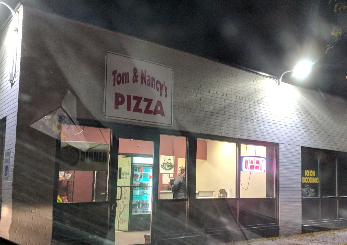 Tom & Nancy's Pizza - Photo 3