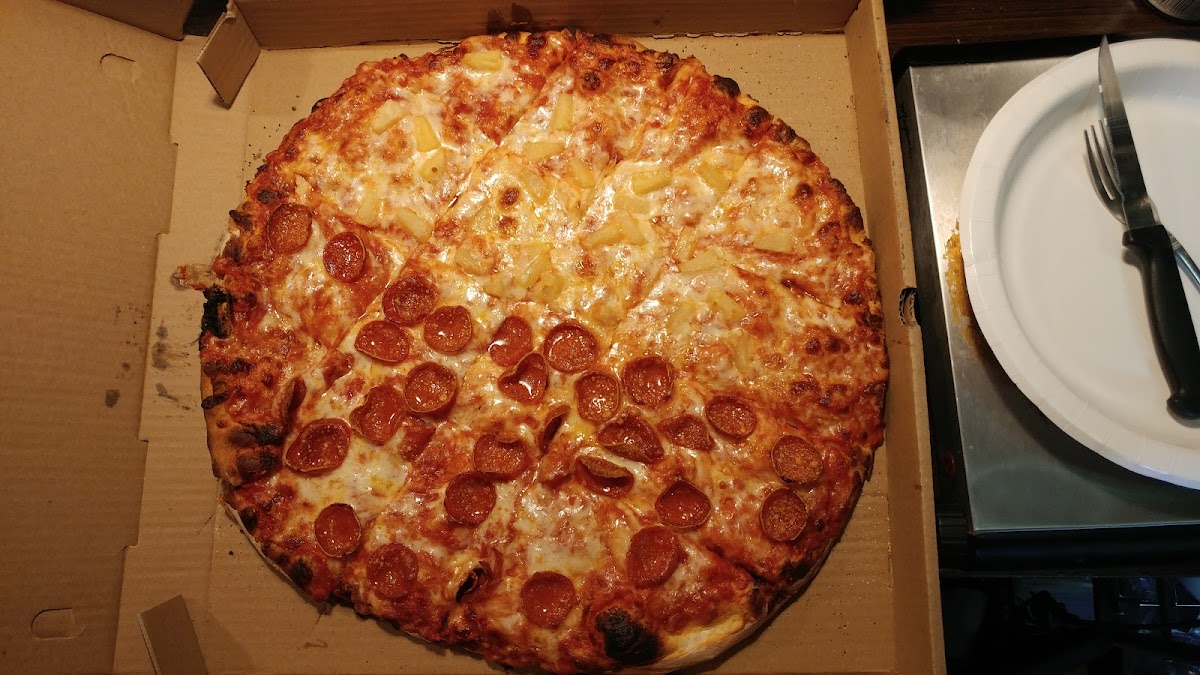 Tom & Nancy's Pizza - Photo 7