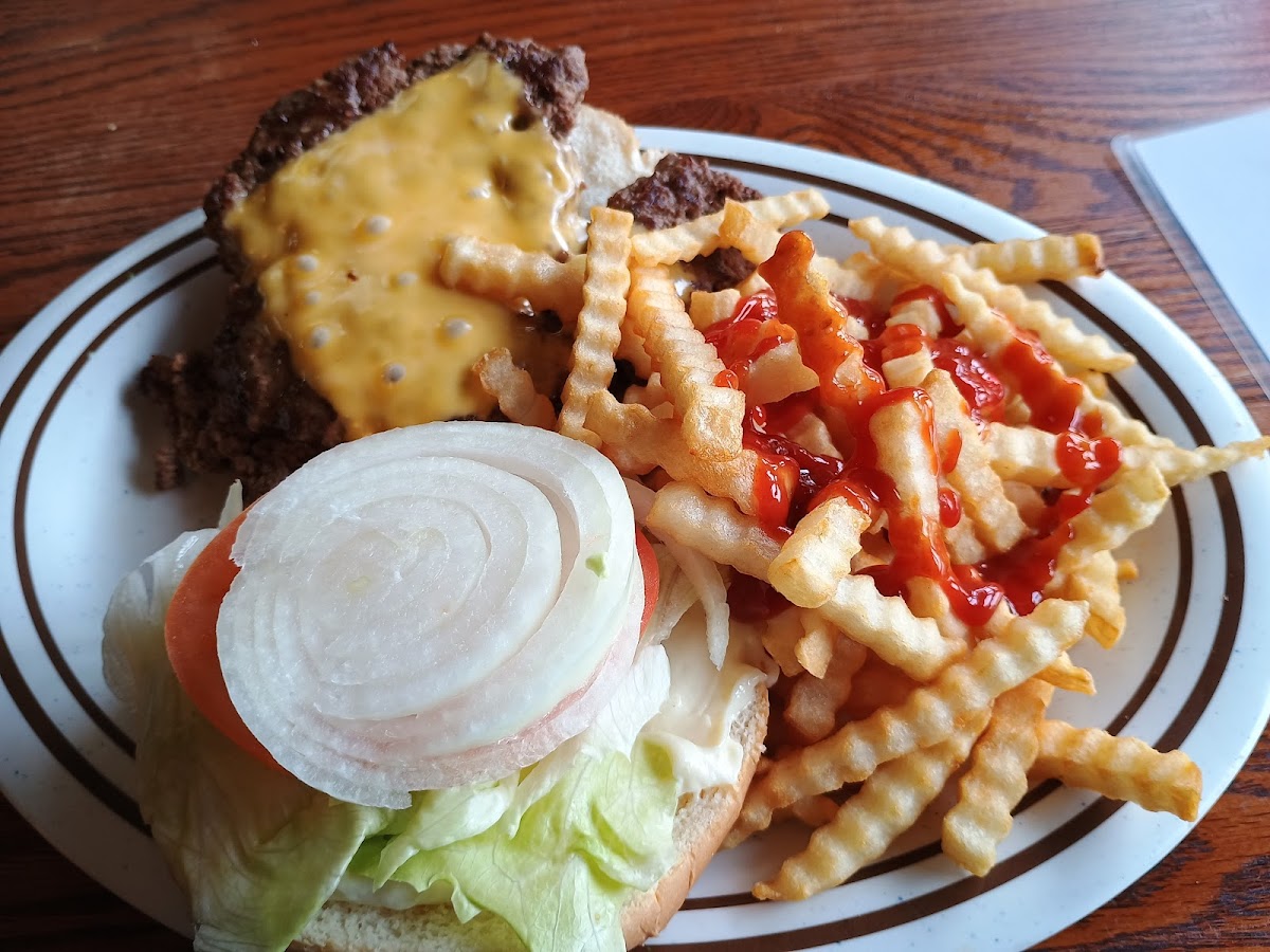 Laura's Country Diner - Photo 9