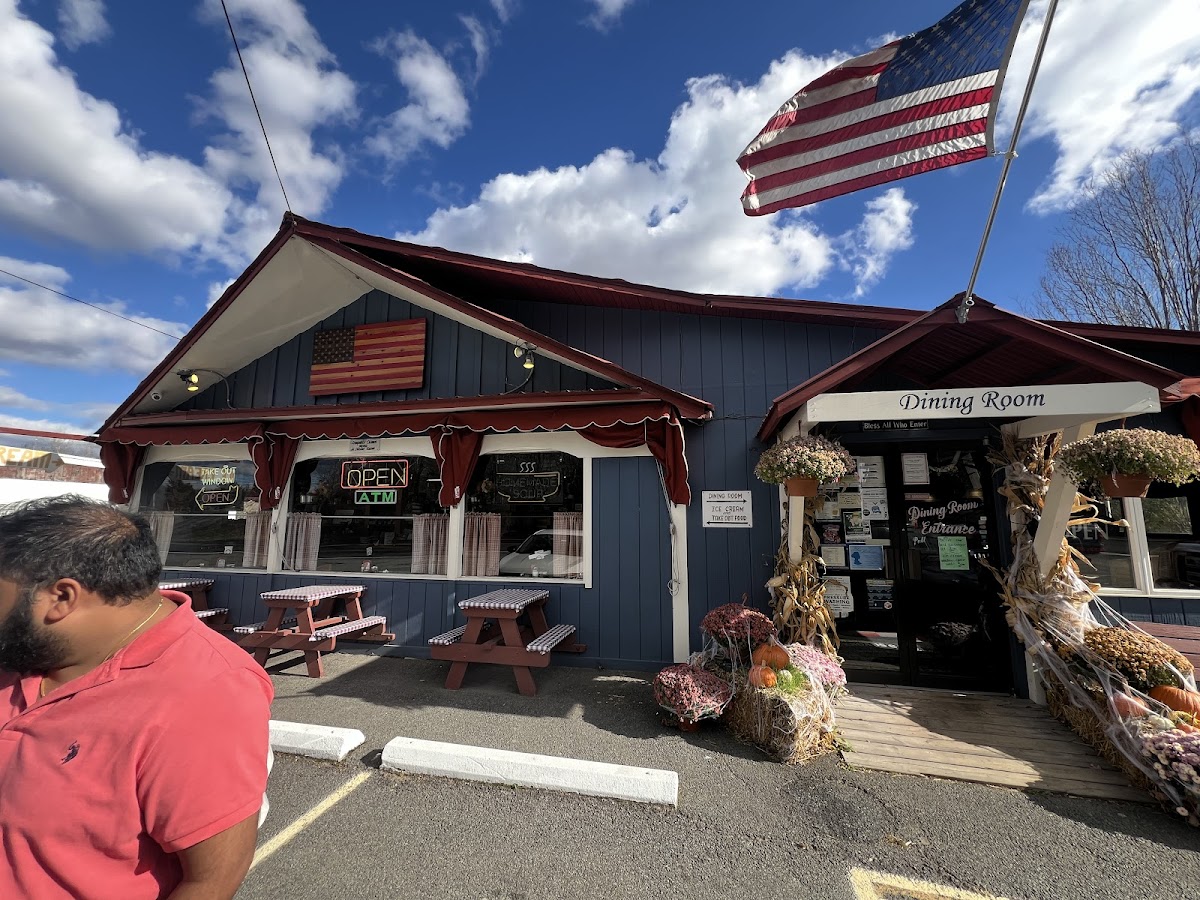 Backroads Cafe And Dairy Bar - Photo 2