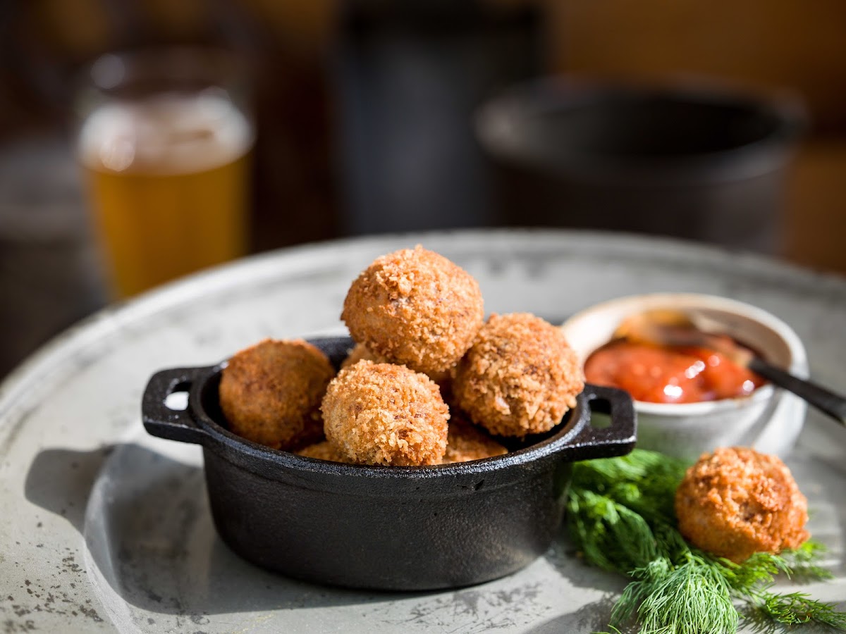 Black Horse Tavern - Photo 1