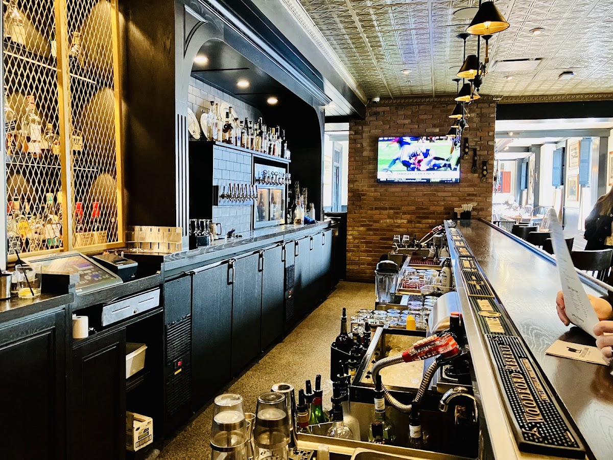 Black Horse Tavern - Photo 2