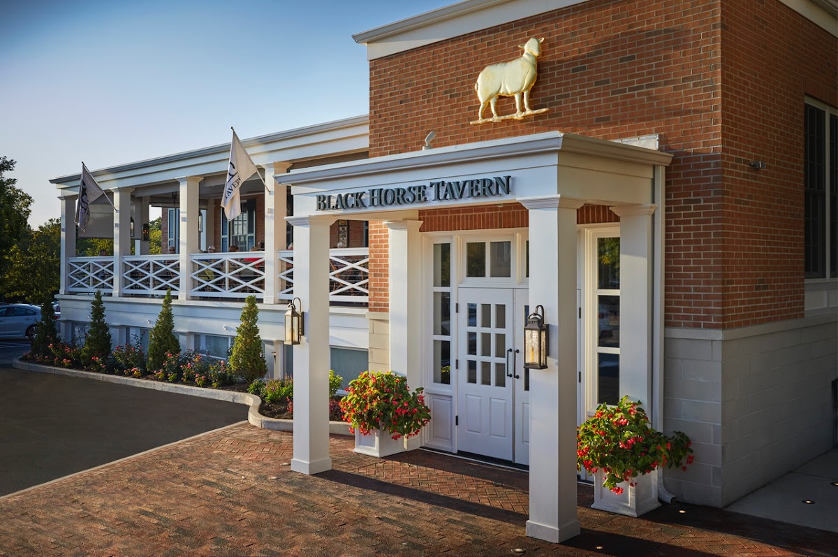 Black Horse Tavern - Photo 3
