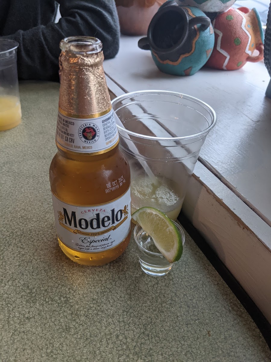 Tequila's Bar & Grill - Photo 9