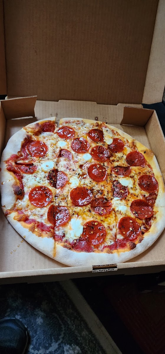 B & L's Pizza - Photo 4