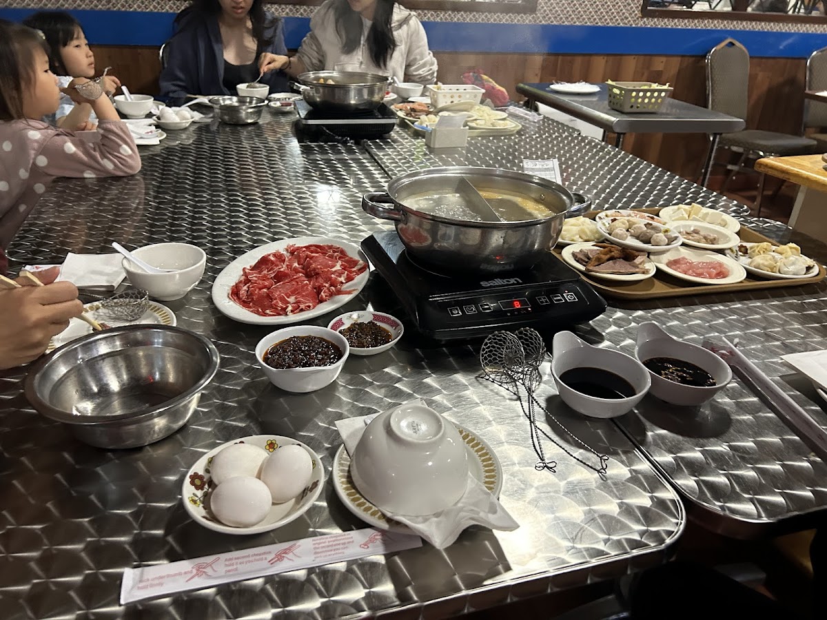 Leung Yue Hot Pot - Members Only - Photo 4