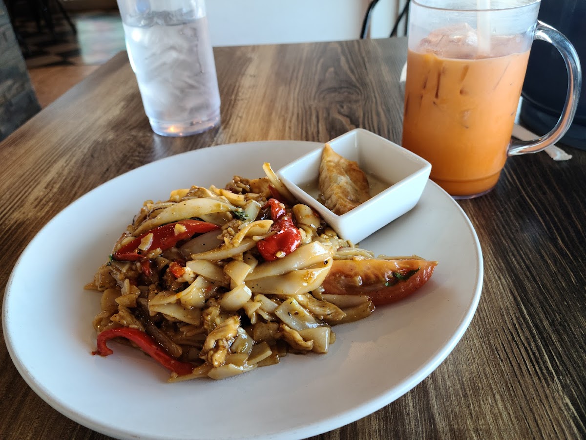 MONT THAI CUISINE - Photo 1