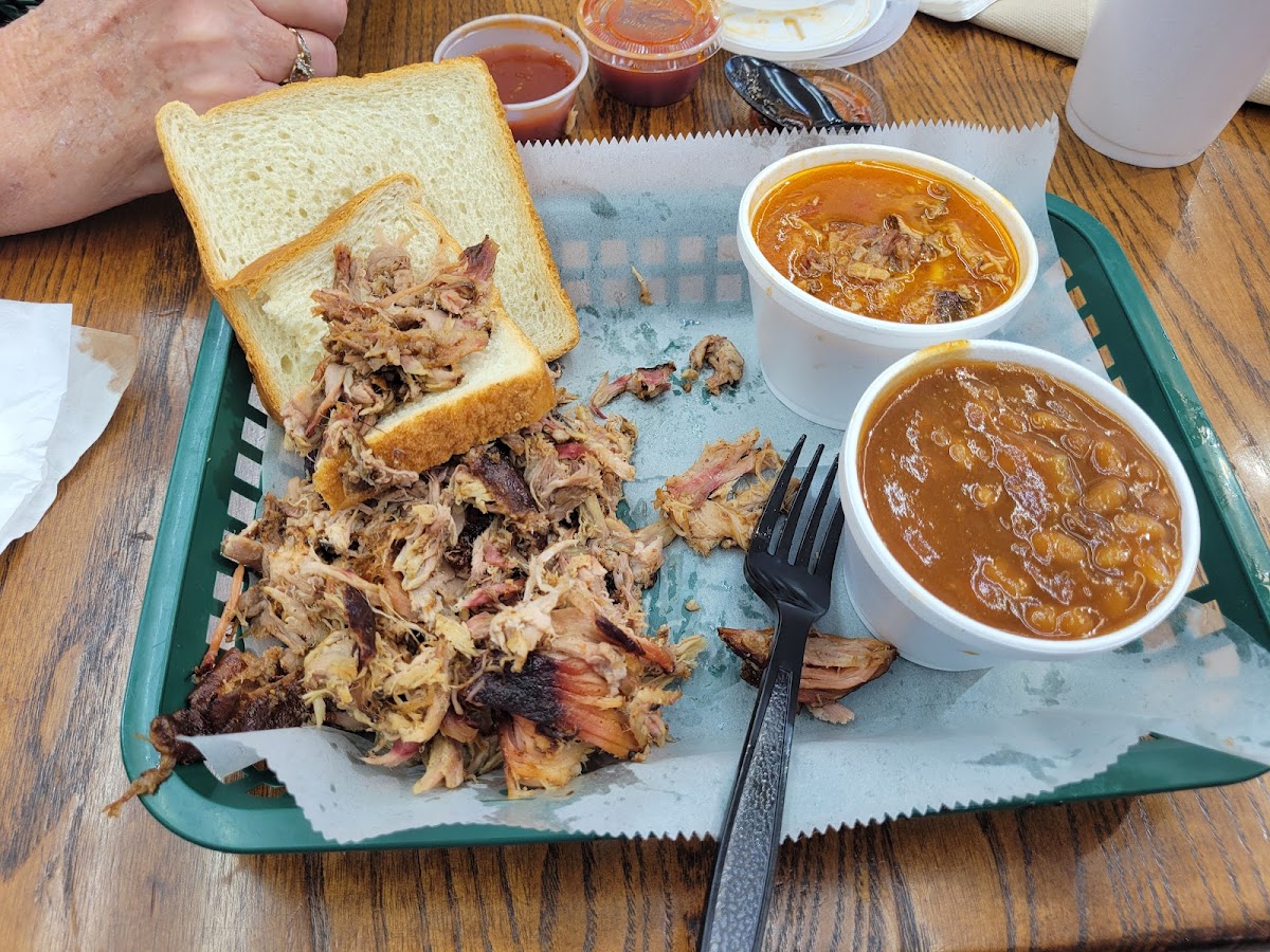Tipsy Pig BBQ - Photo 3