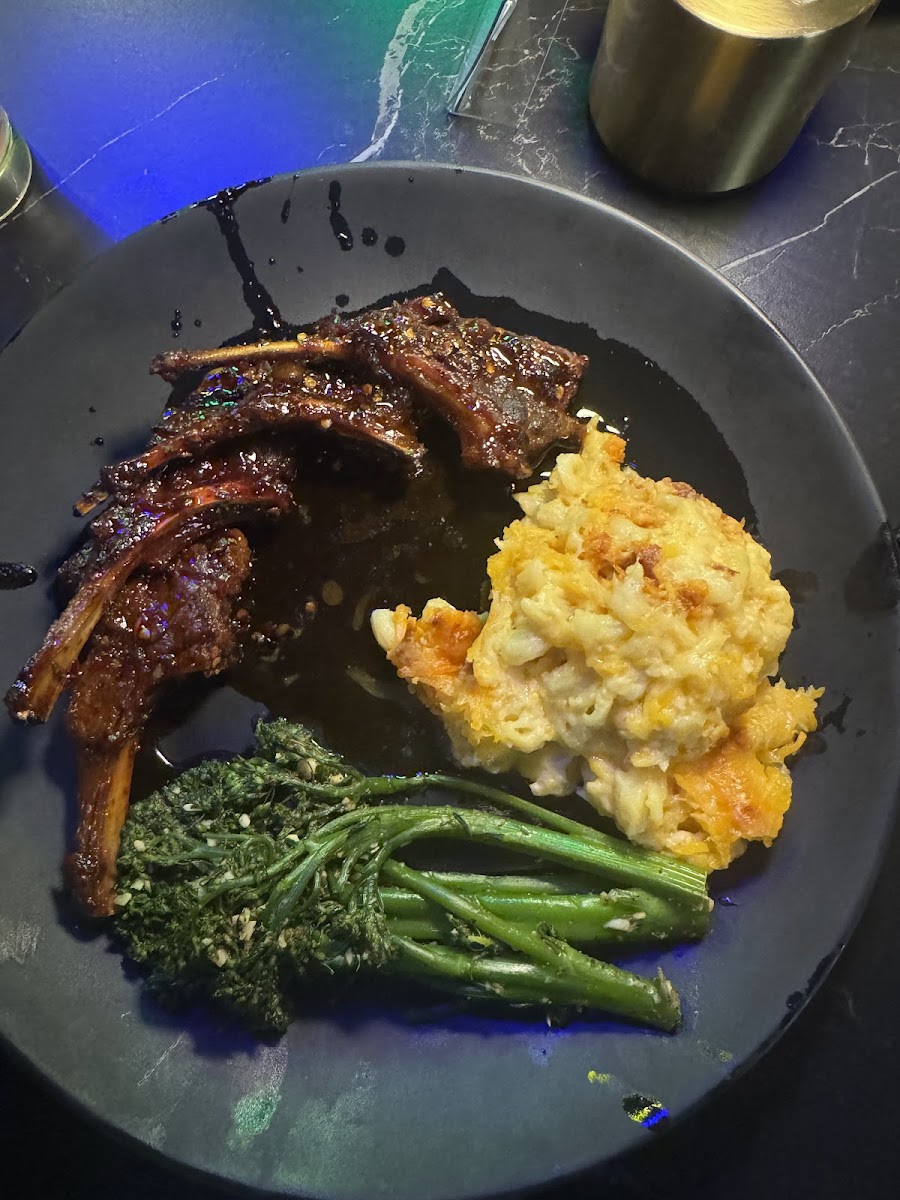 Copper Cove Restaurant & Lounge - Photo 4