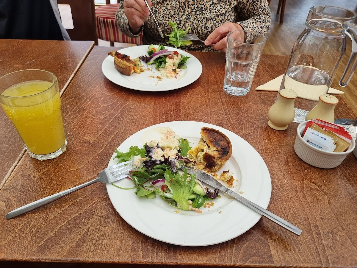 Tall Trees Coffee Shop & Restaurant - Photo 4