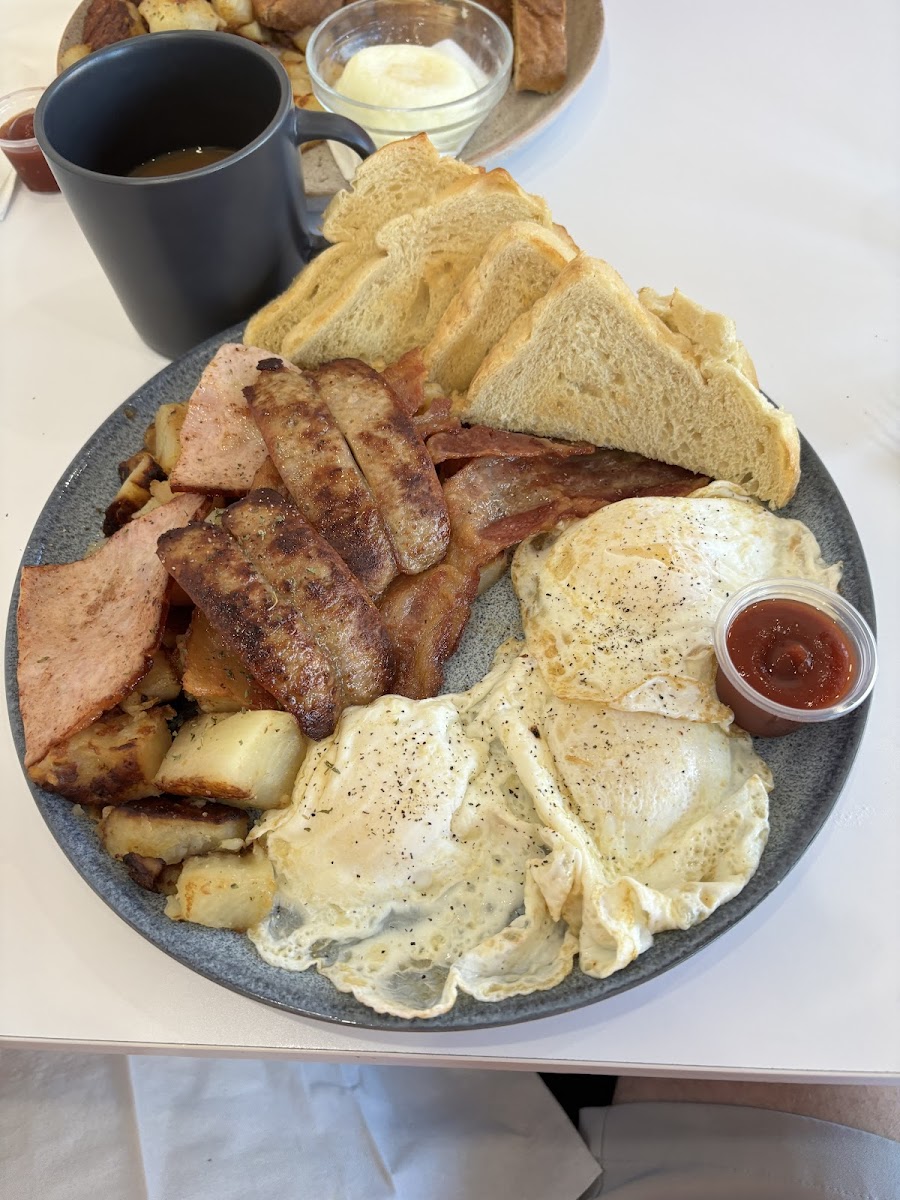 Hathaways Diner - Photo 2