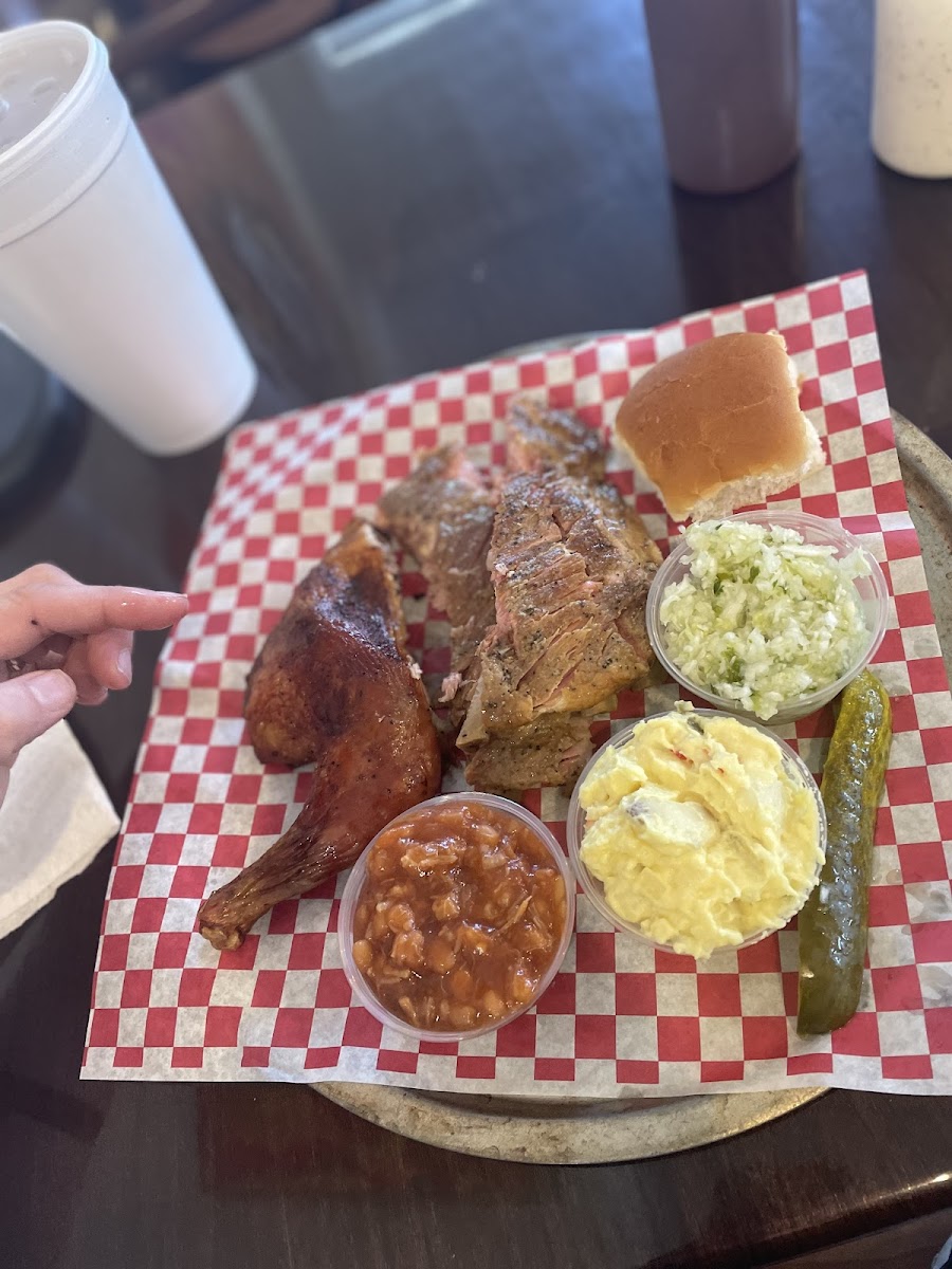 Pigskin All Sports BBQ - Photo 9