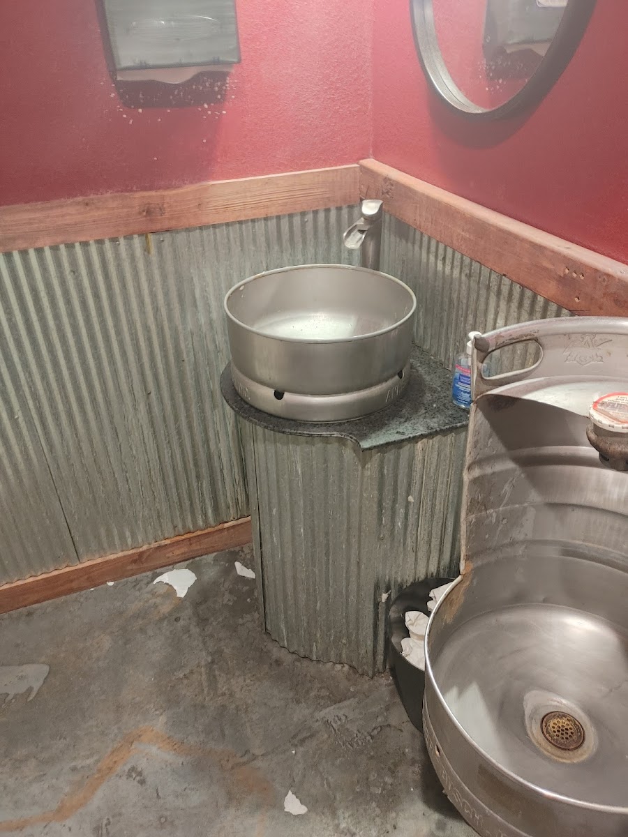 Shirley's Neighborhood Tavern - Photo 3