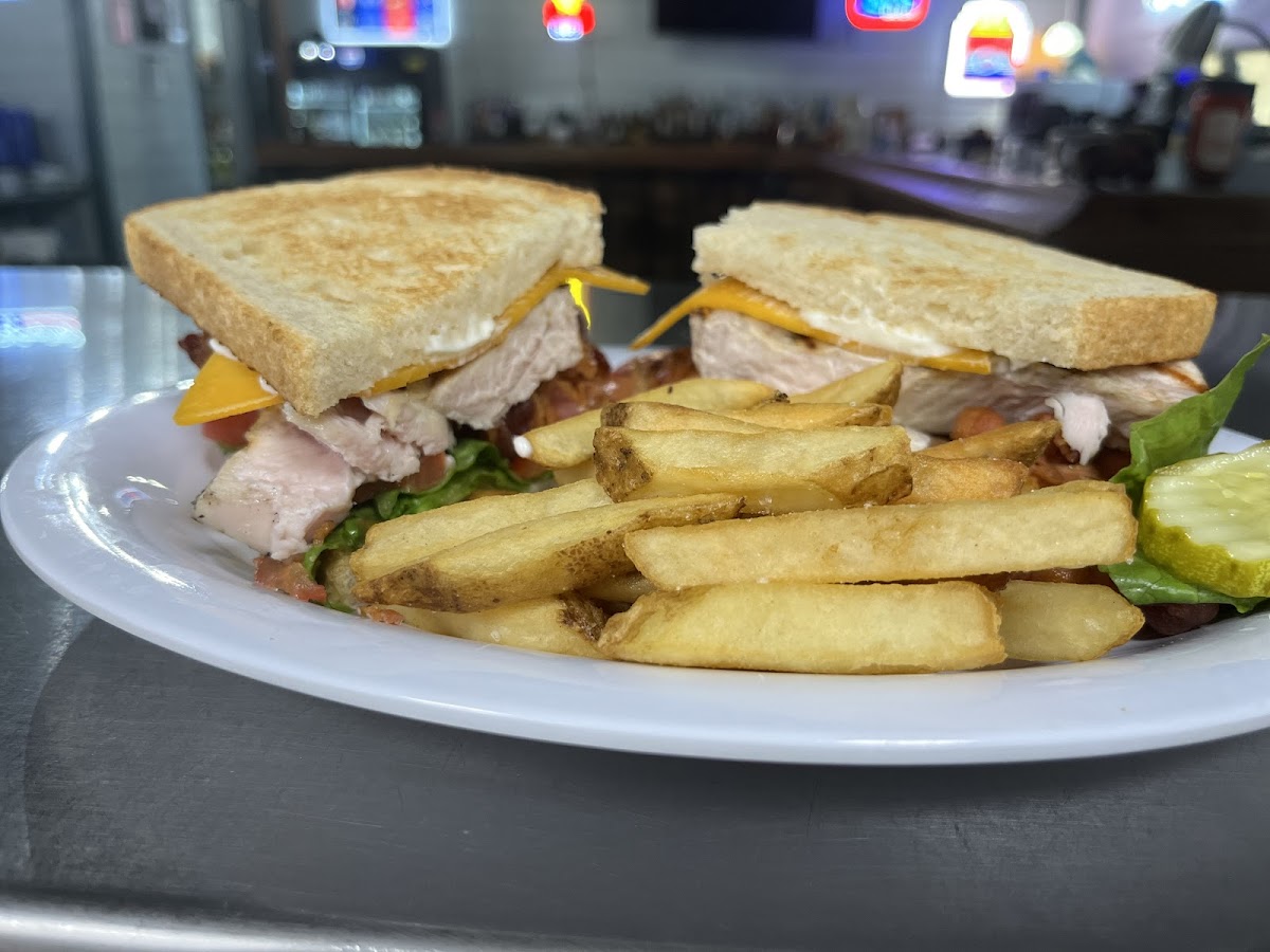 Brothers Pub and Grub - Photo 7