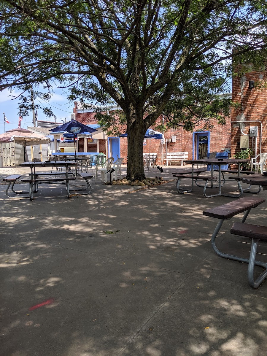 Benola’s Pub & Patio - Photo 3