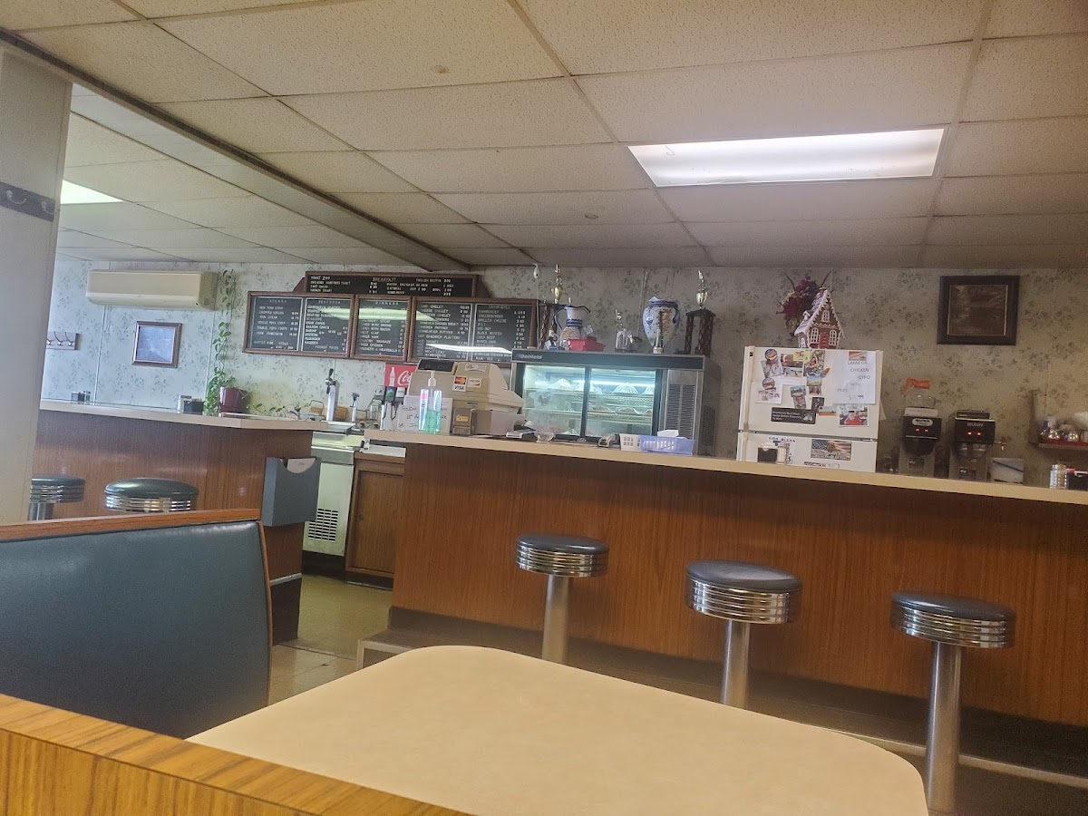 John's Hideaway Restaurant - Photo 2