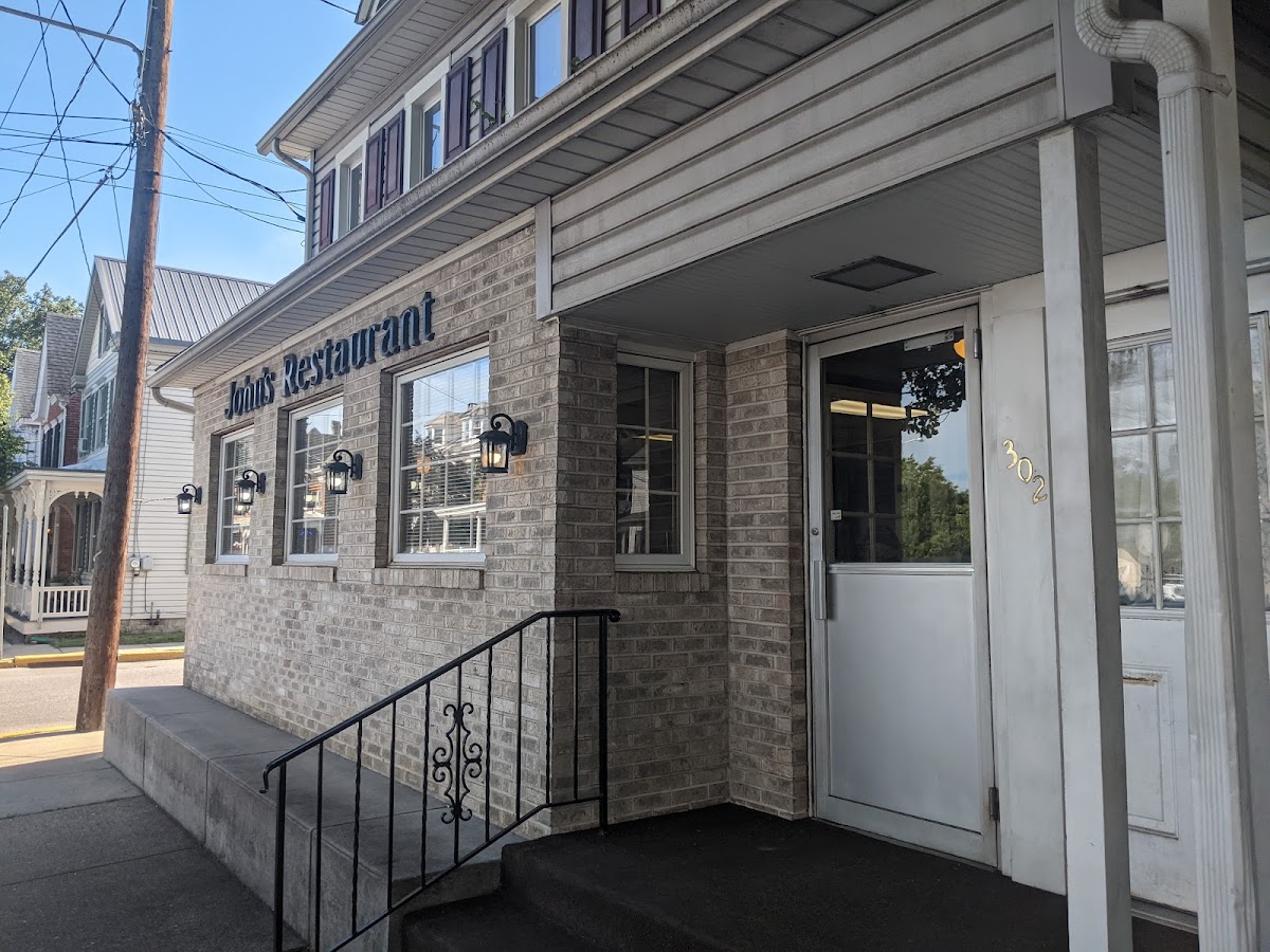 John's Hideaway Restaurant - Photo 3