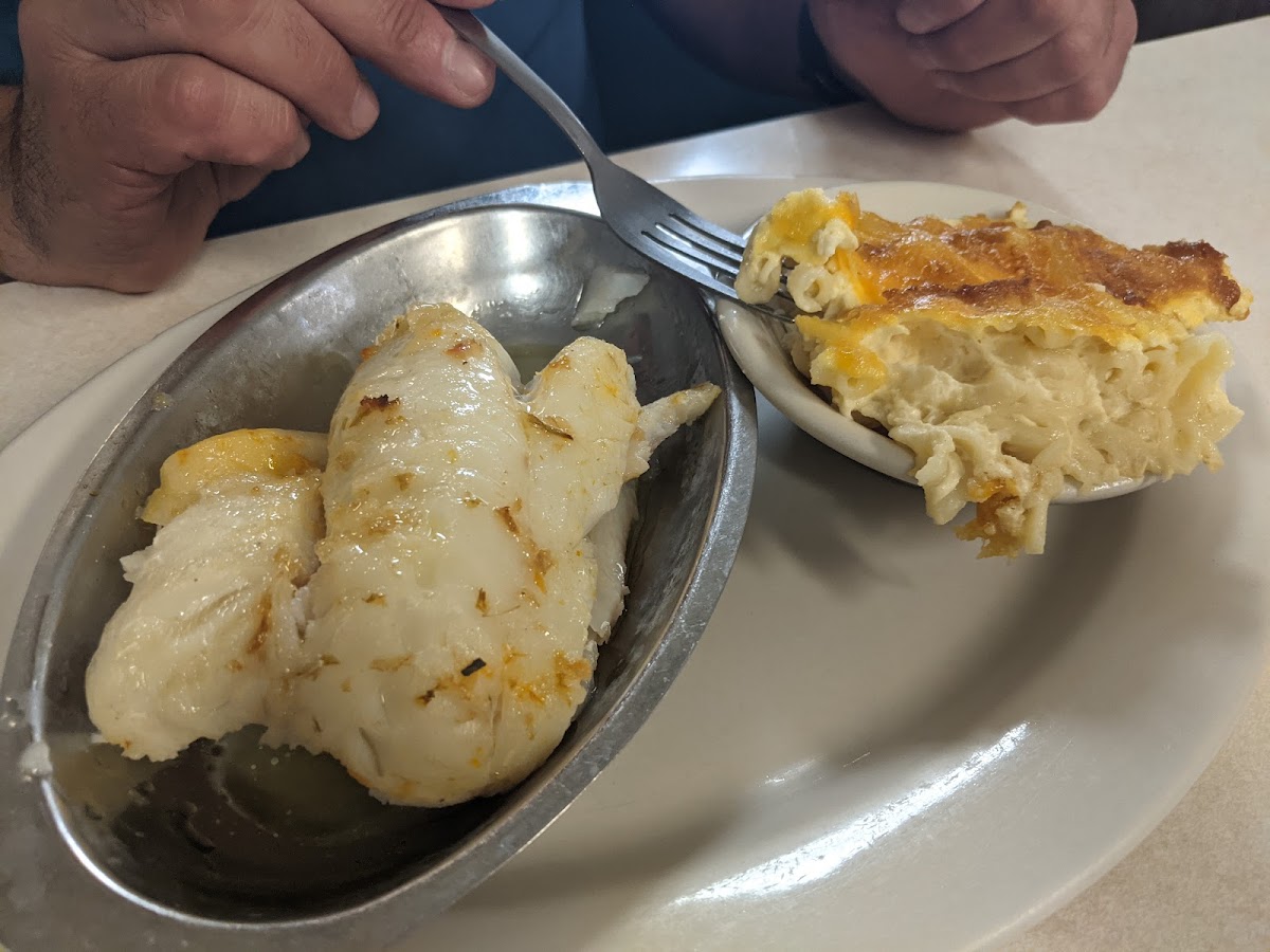 John's Hideaway Restaurant - Photo 4