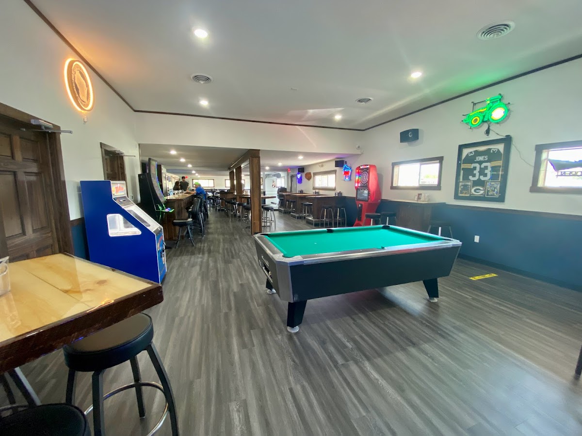 The Great Escape Bar & Grill - Photo 2