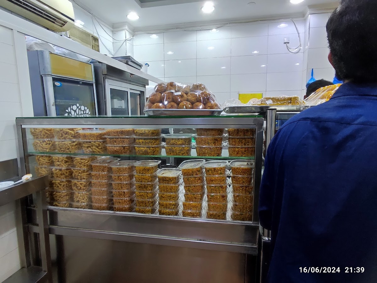 Kumar pillai Restaurant Farwaniya - Photo 3