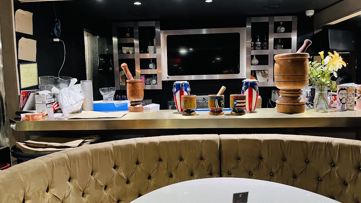 787 Restaurant & Lounge