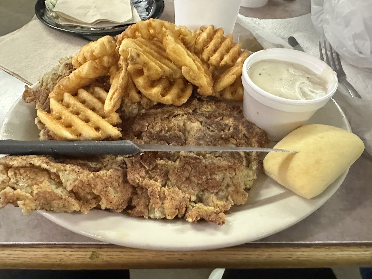 Mae's Meat Market and Cafe - Photo 7