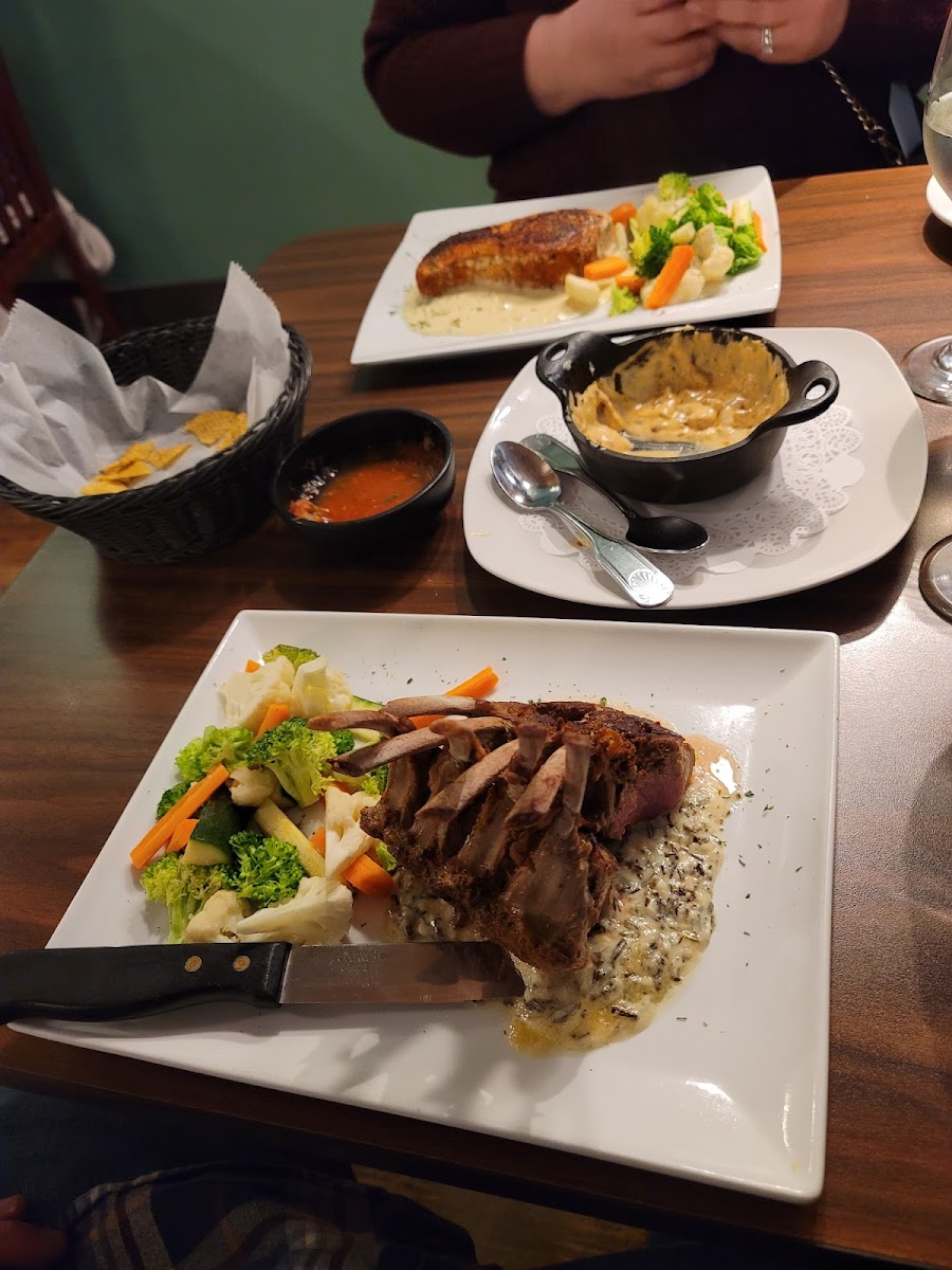 Max's Bistro & Bar - Photo 7