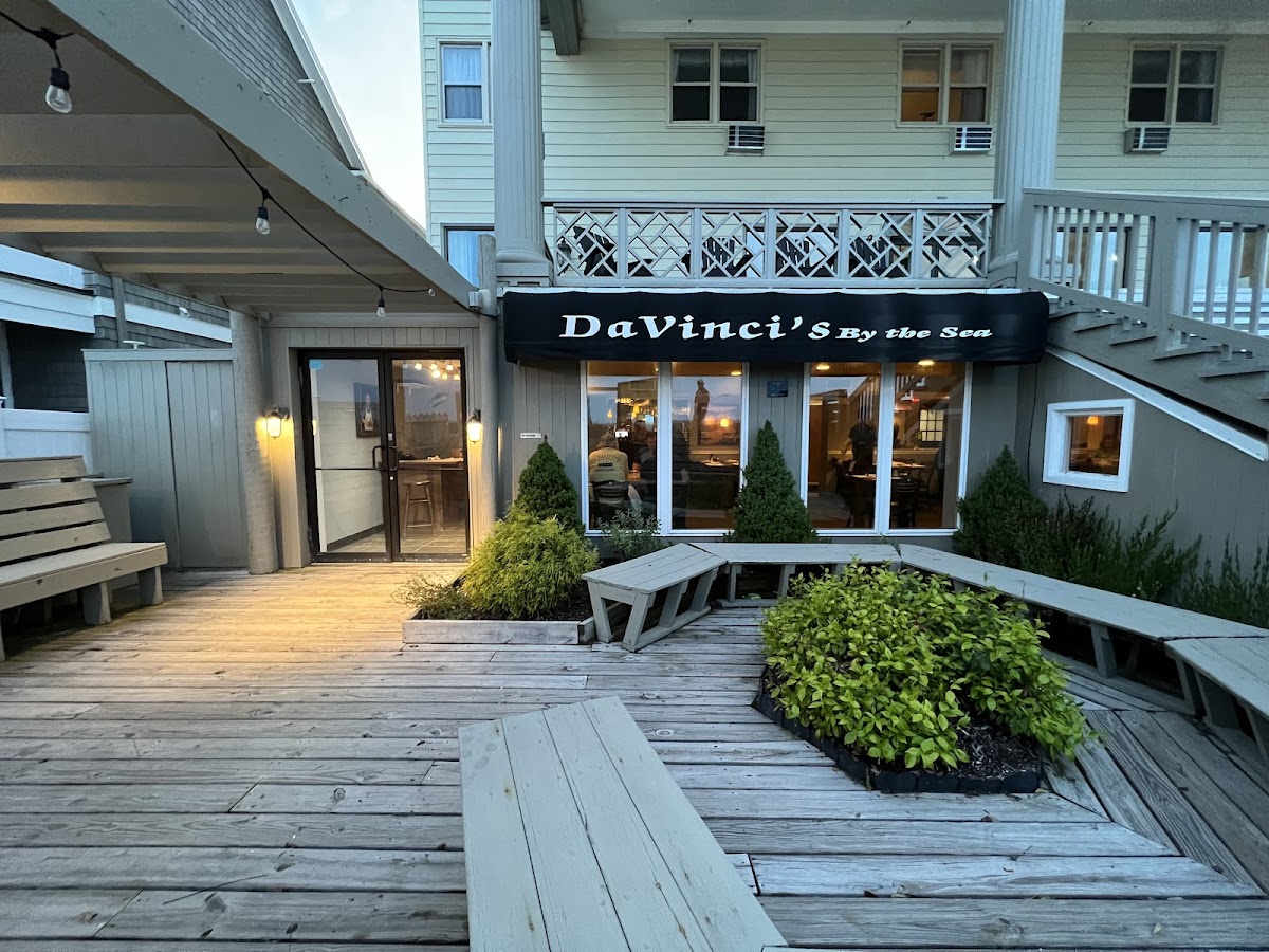 Da Vinci's by the Sea