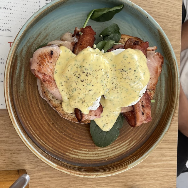 Eggs Benedict