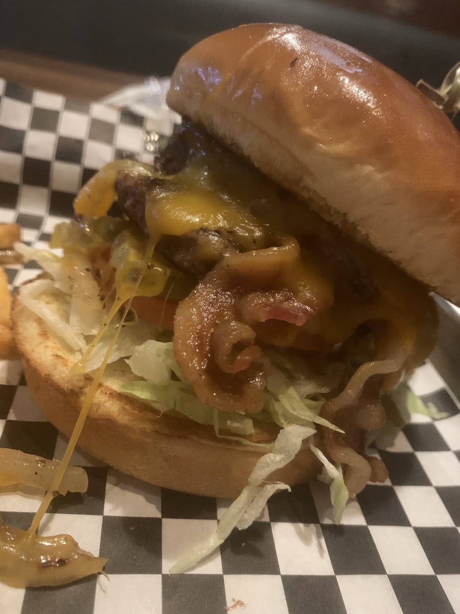Trophy's Bar & Grill - Photo 7