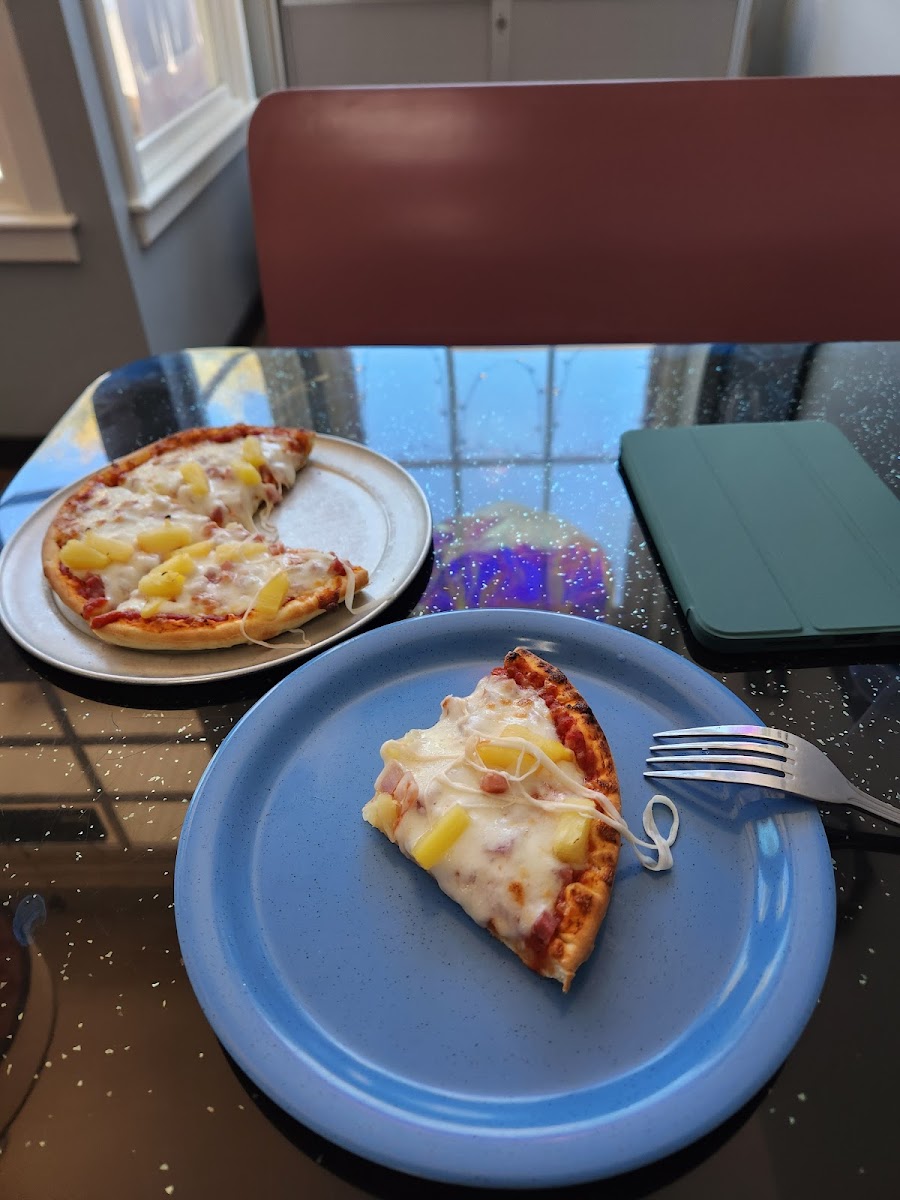 Elkader Pizzeria - Photo 9