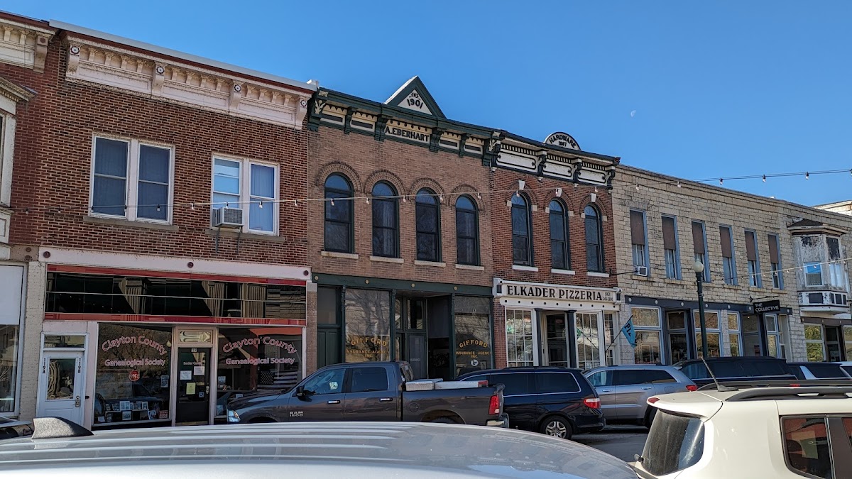 Elkader Pizzeria - Photo 2