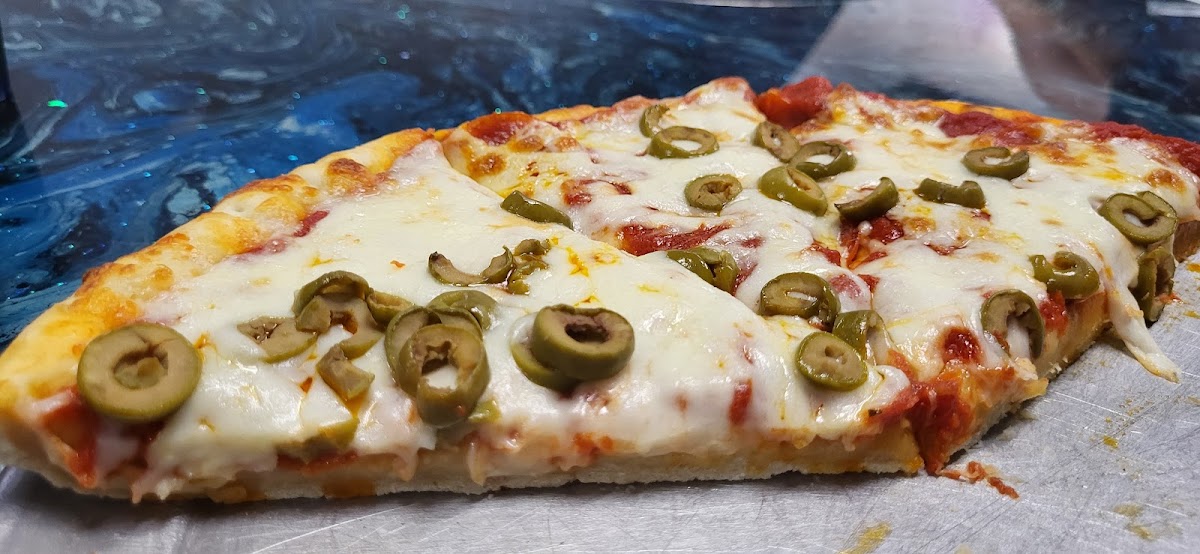 Elkader Pizzeria - Photo 4