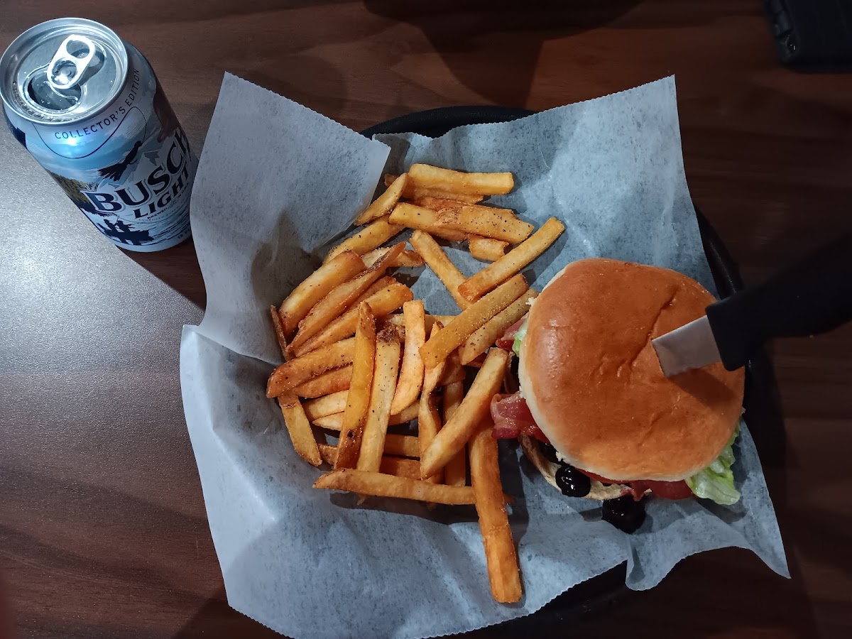 Ollie’s Bar & Grill 2 - Photo 3