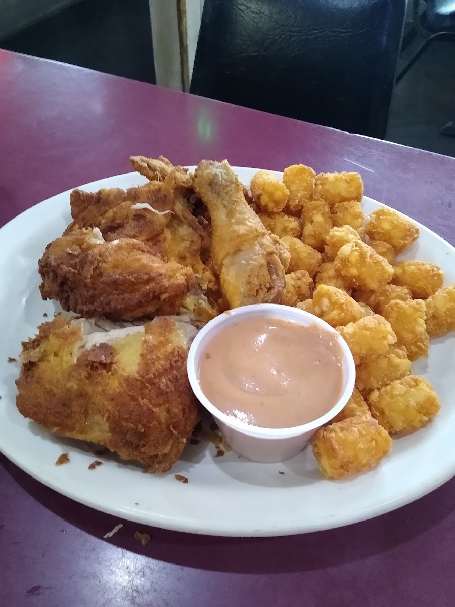 Local Bar & Grill - Photo 6