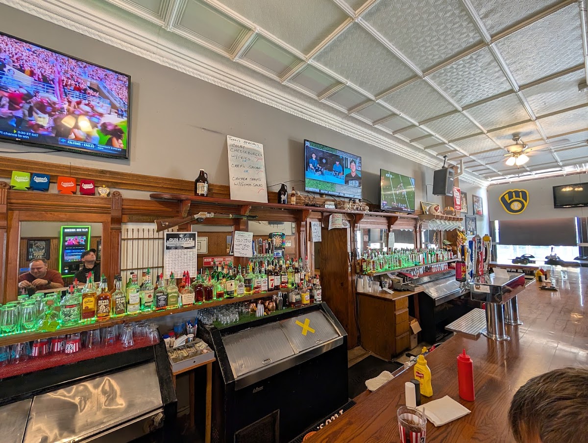 Legends Pub & Grill - Photo 3