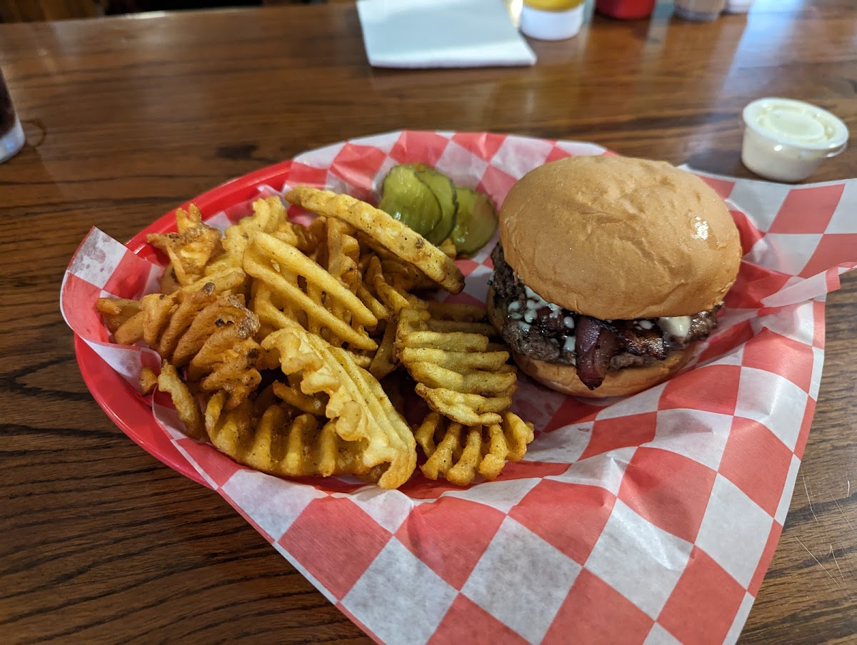 Legends Pub & Grill - Photo 4