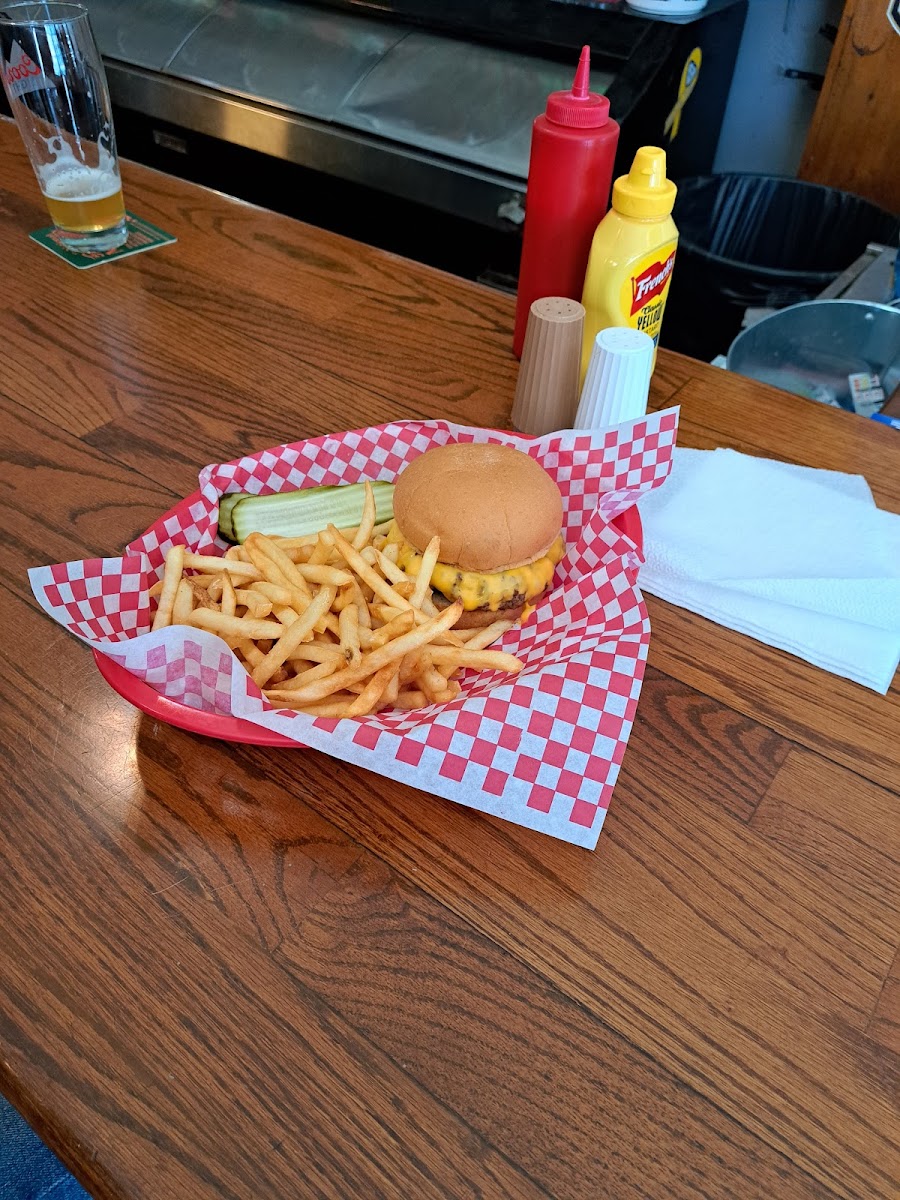 Legends Pub & Grill - Photo 7