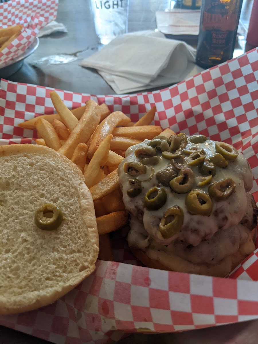 Legends Pub & Grill - Photo 8