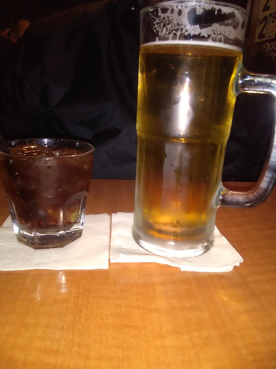 Goldie's Saloon - Photo 5