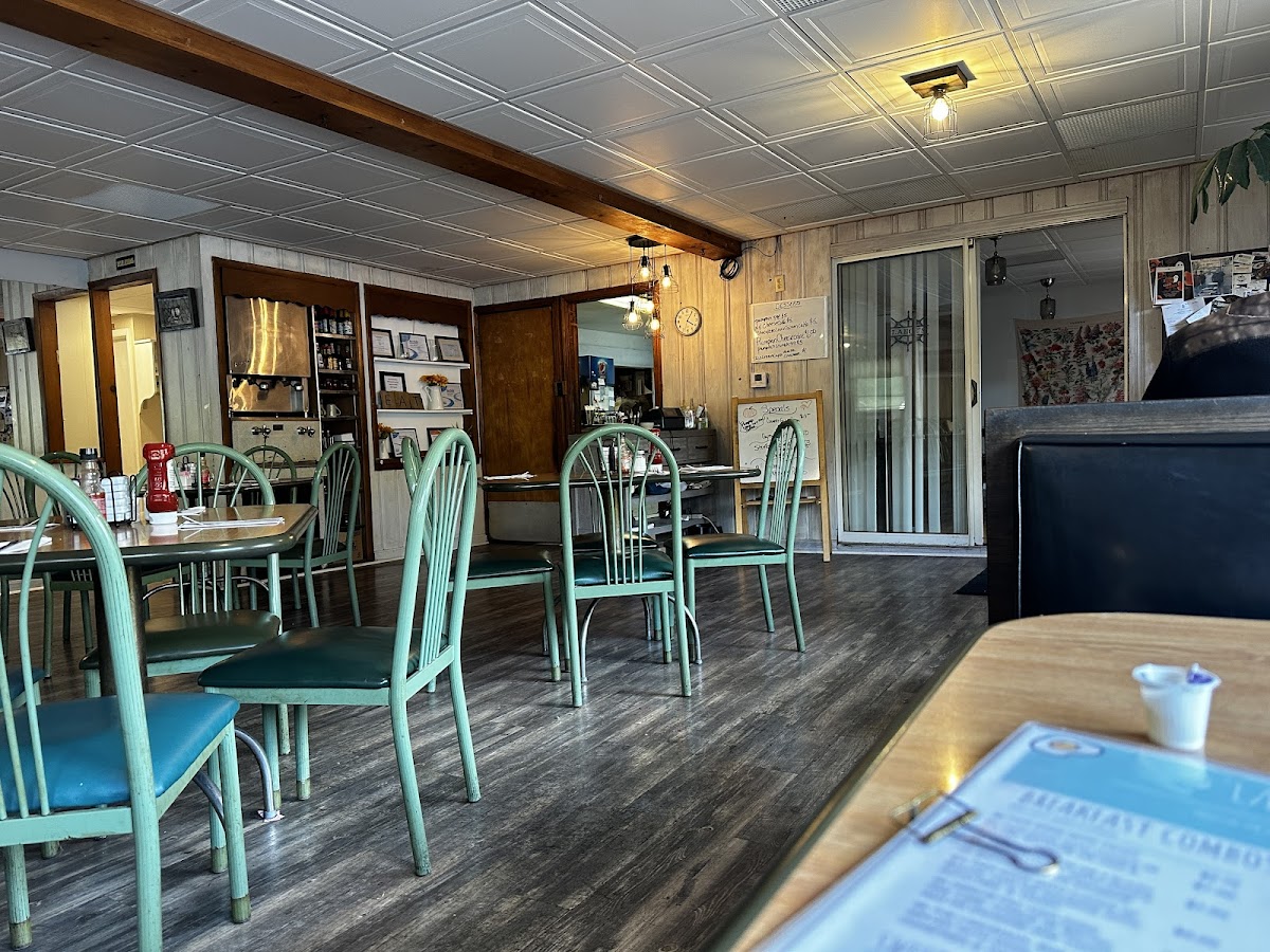 Lance's Port & Pub - Photo 2