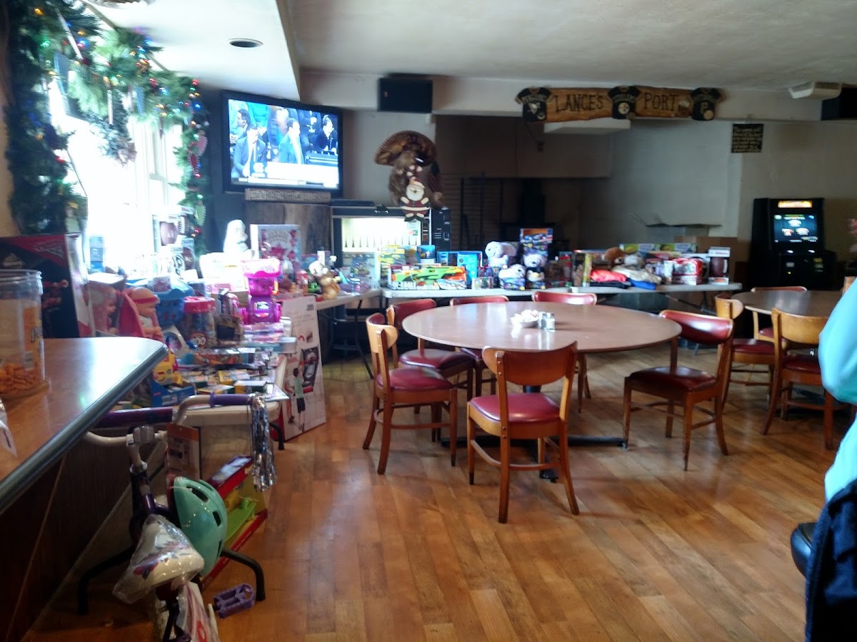 Lance's Port & Pub - Photo 3
